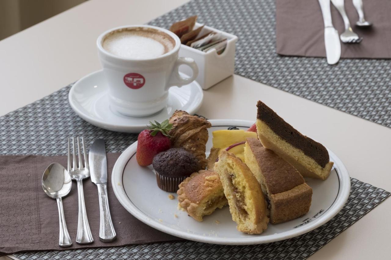 Hotel Rex Римини Екстериор снимка