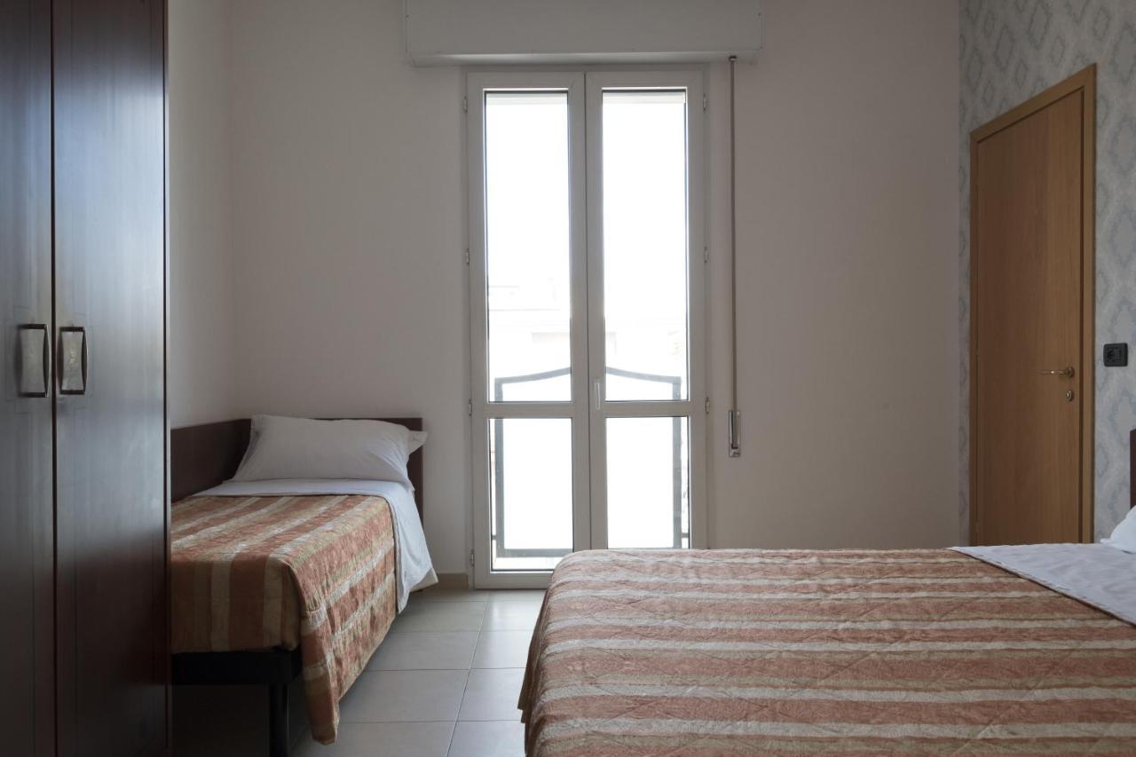 Hotel Rex Римини Екстериор снимка