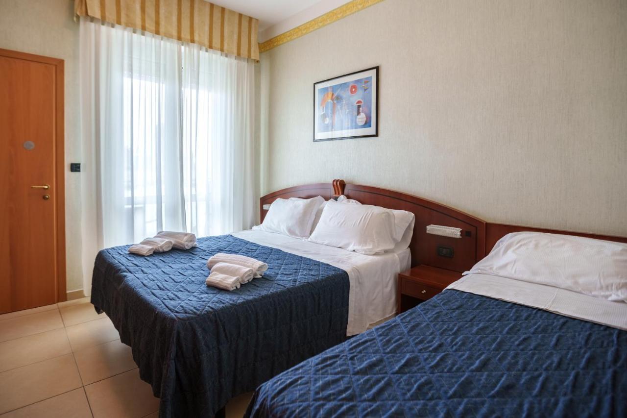 Hotel Rex Римини Екстериор снимка
