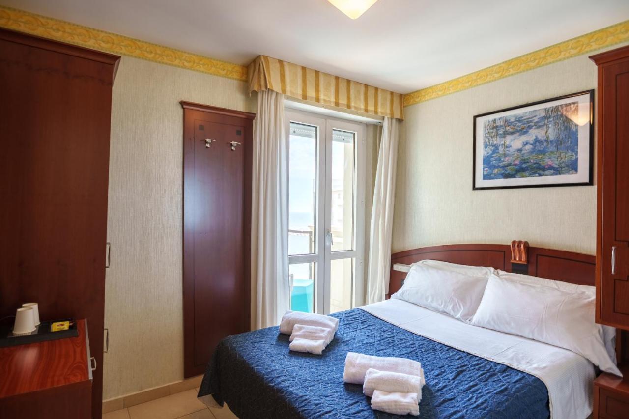 Hotel Rex Римини Екстериор снимка