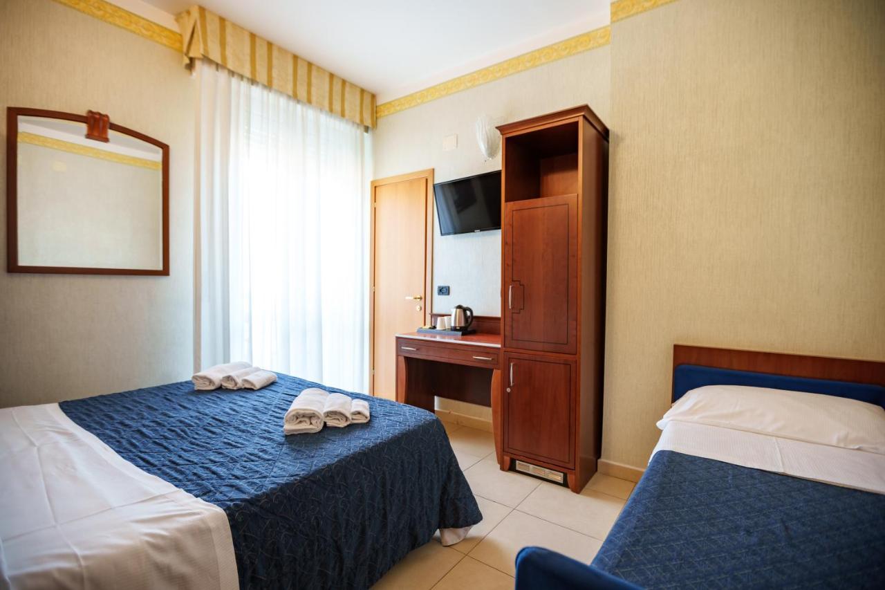 Hotel Rex Римини Екстериор снимка