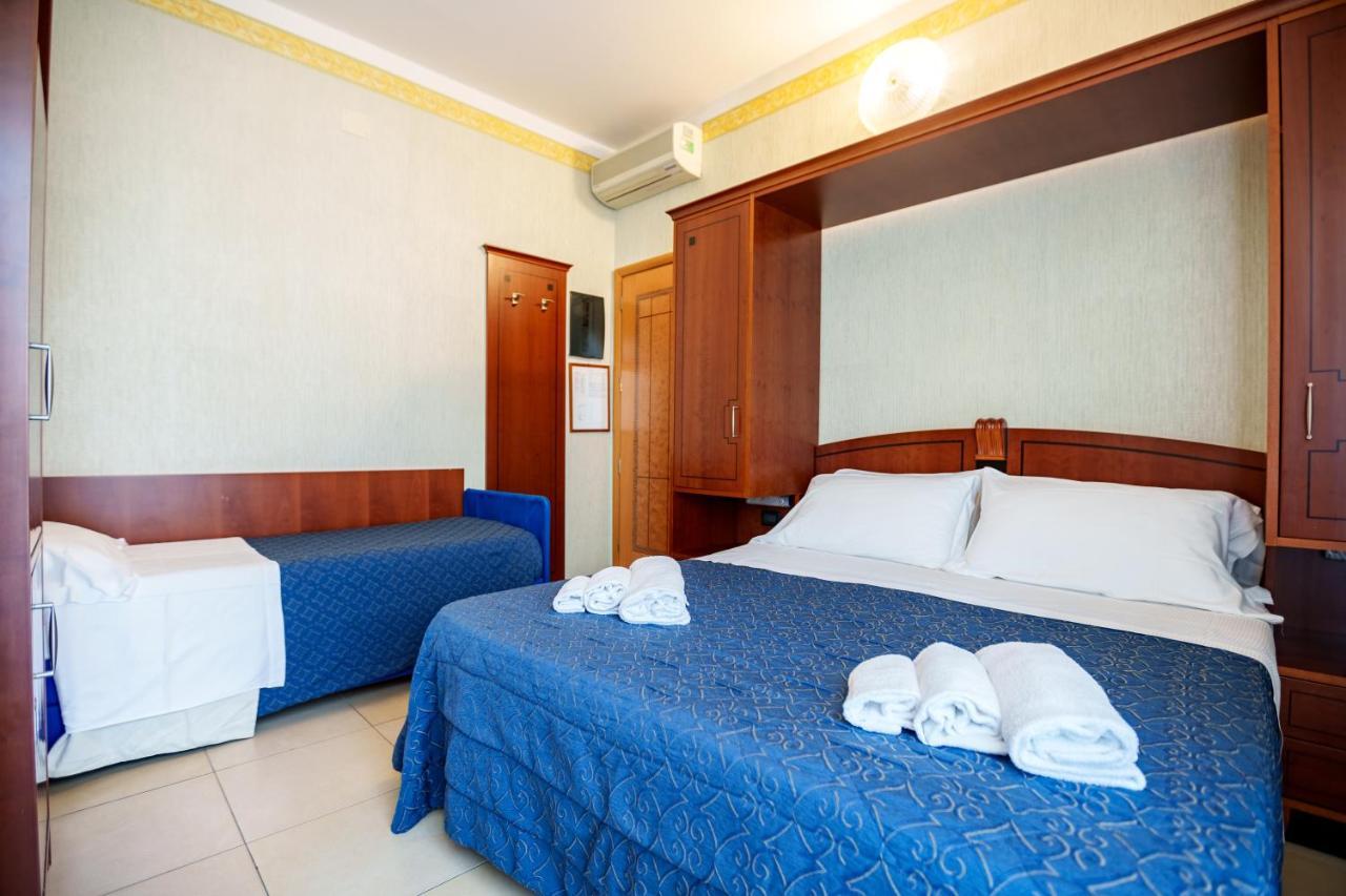 Hotel Rex Римини Екстериор снимка