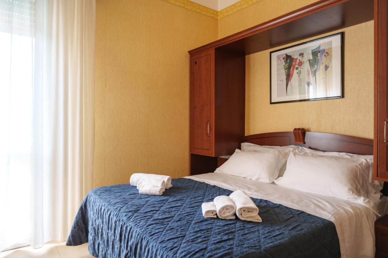 Hotel Rex Римини Екстериор снимка