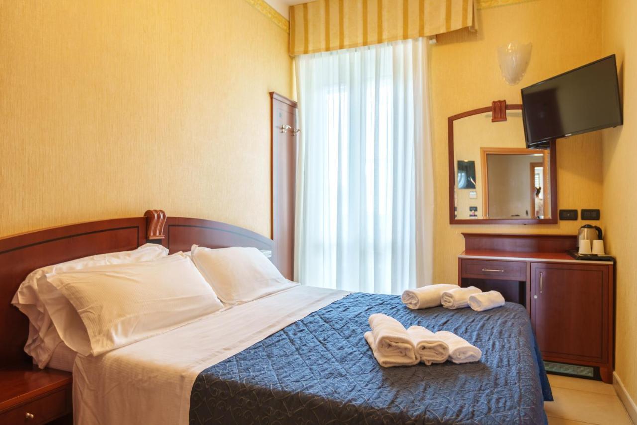 Hotel Rex Римини Екстериор снимка