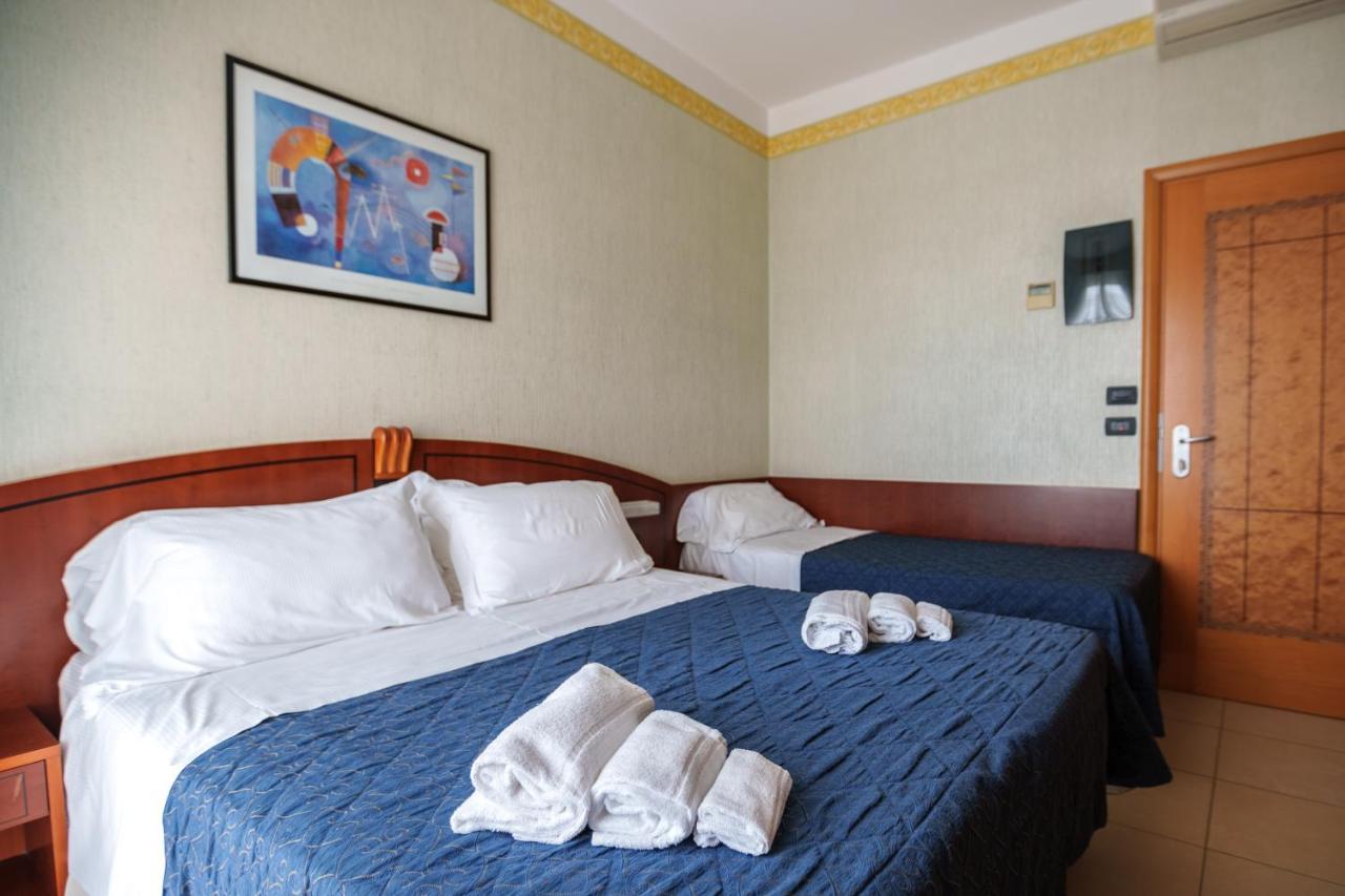 Hotel Rex Римини Екстериор снимка