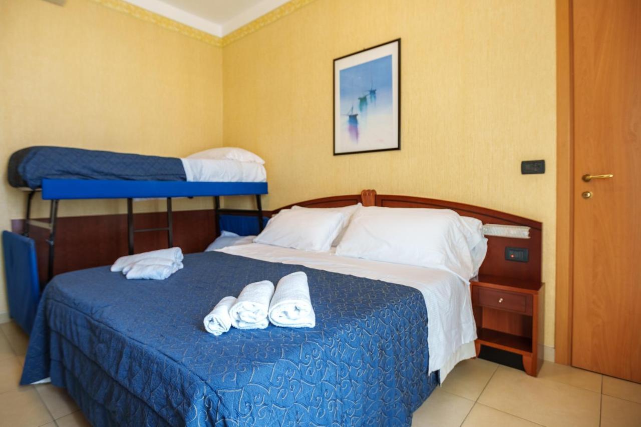 Hotel Rex Римини Екстериор снимка