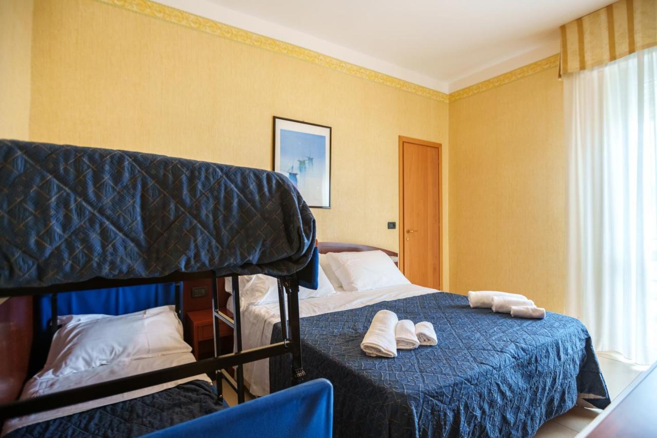 Hotel Rex Римини Екстериор снимка