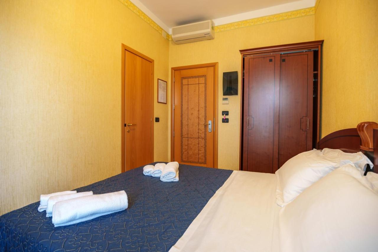 Hotel Rex Римини Екстериор снимка