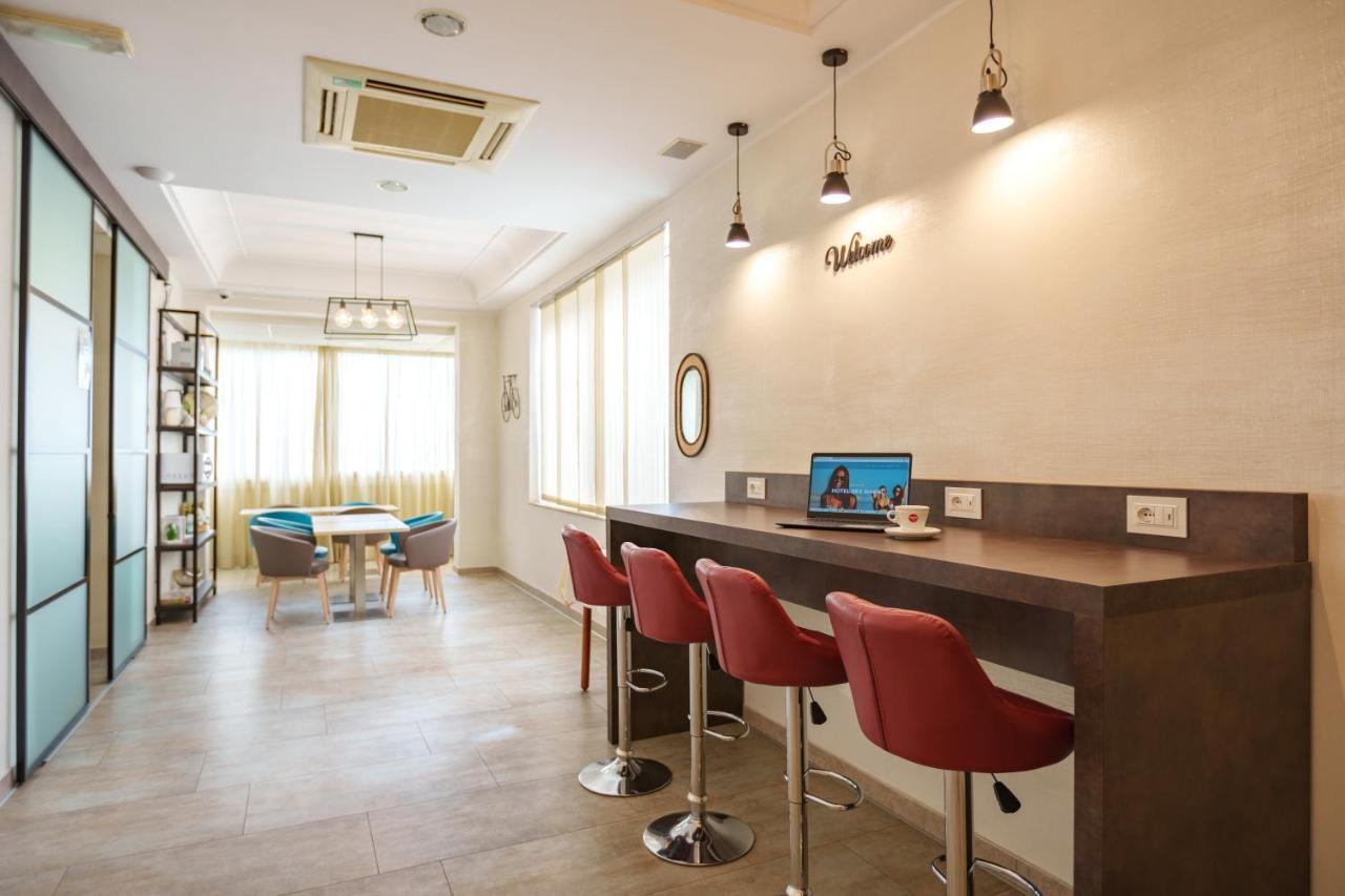Hotel Rex Римини Екстериор снимка