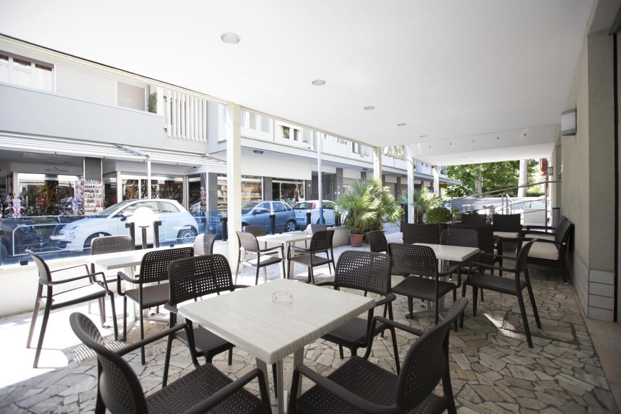 Hotel Rex Римини Екстериор снимка