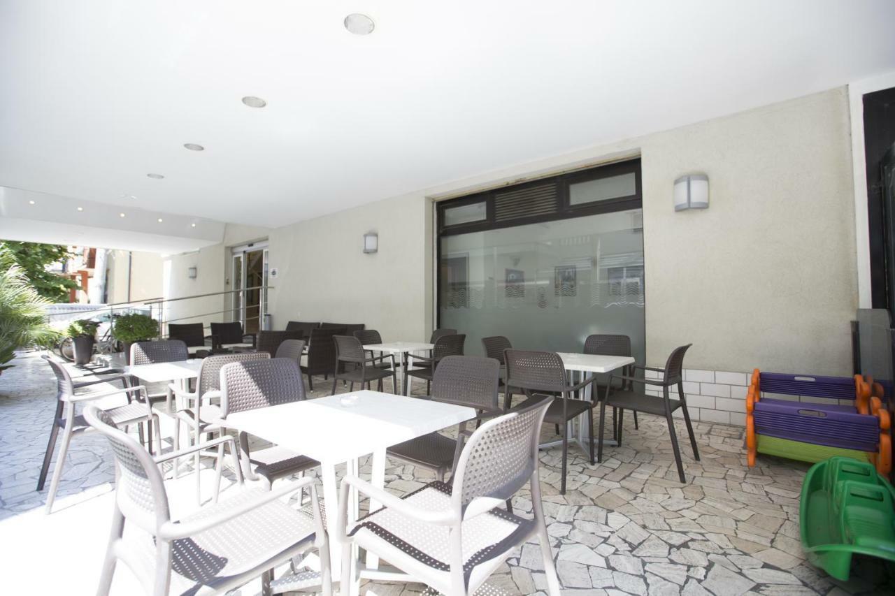 Hotel Rex Римини Екстериор снимка