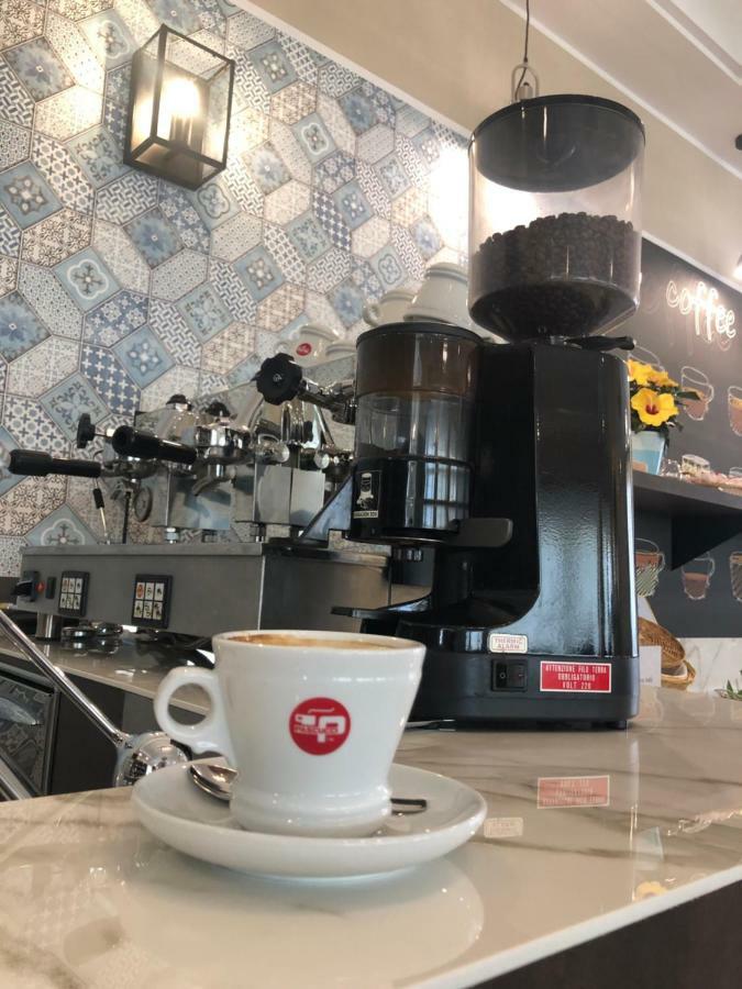 Hotel Rex Римини Екстериор снимка