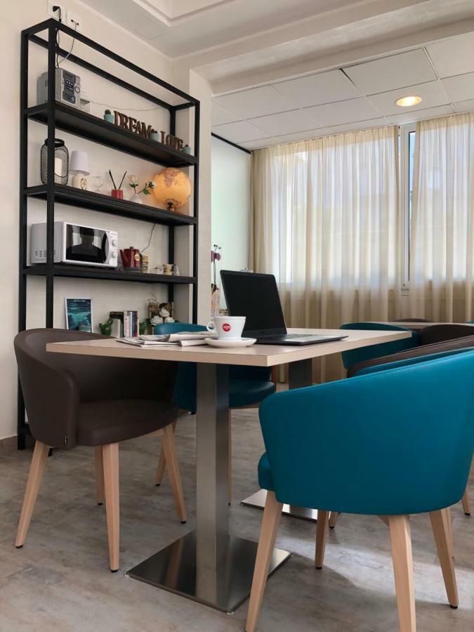 Hotel Rex Римини Екстериор снимка