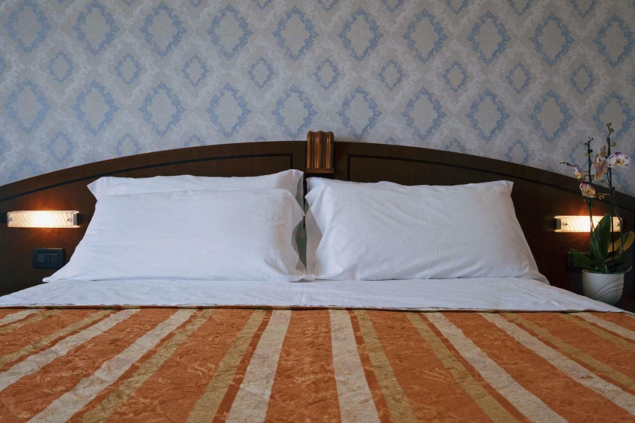 Hotel Rex Римини Екстериор снимка